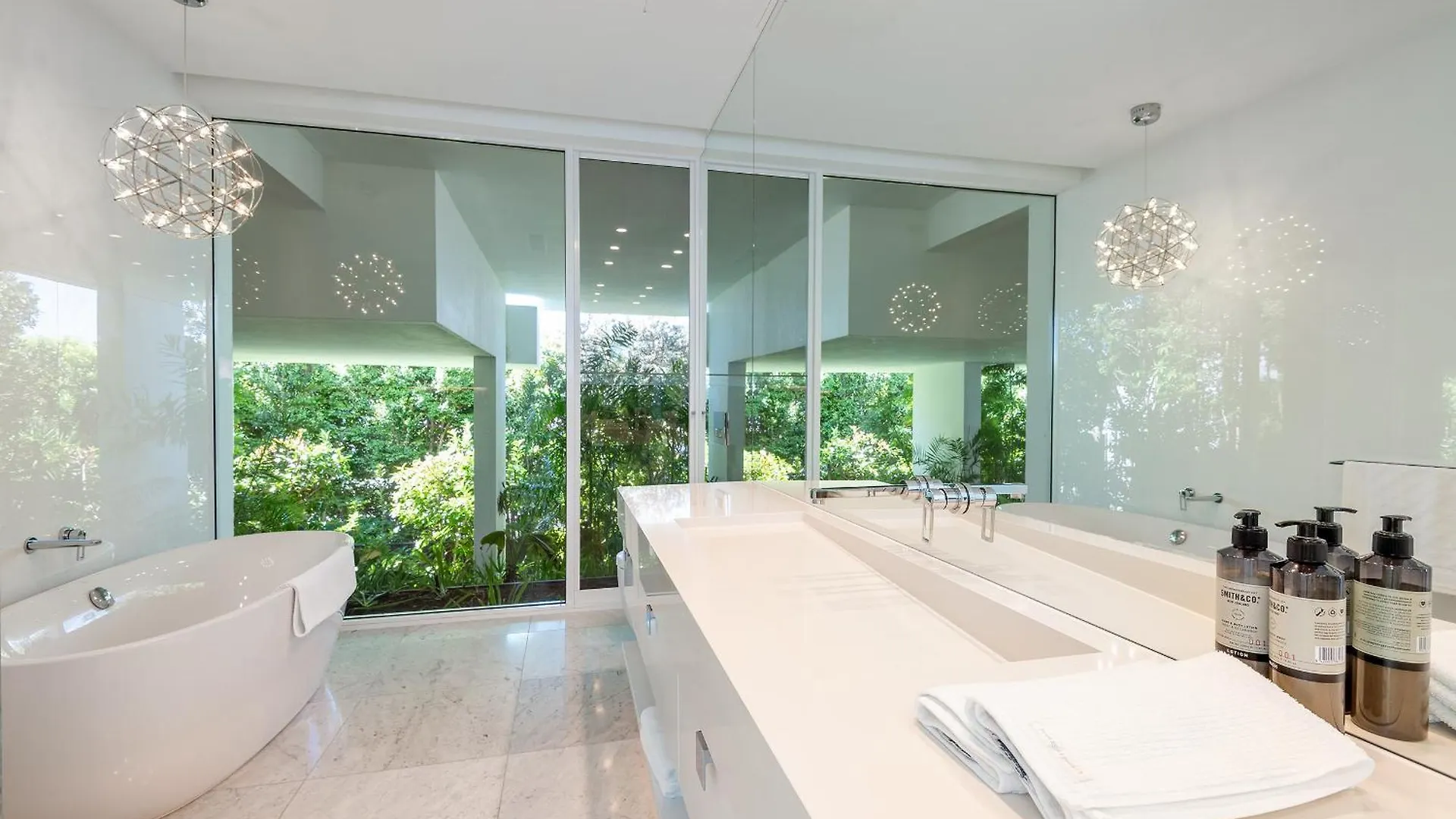 Azure Villa Sunshine Beach Holiday home