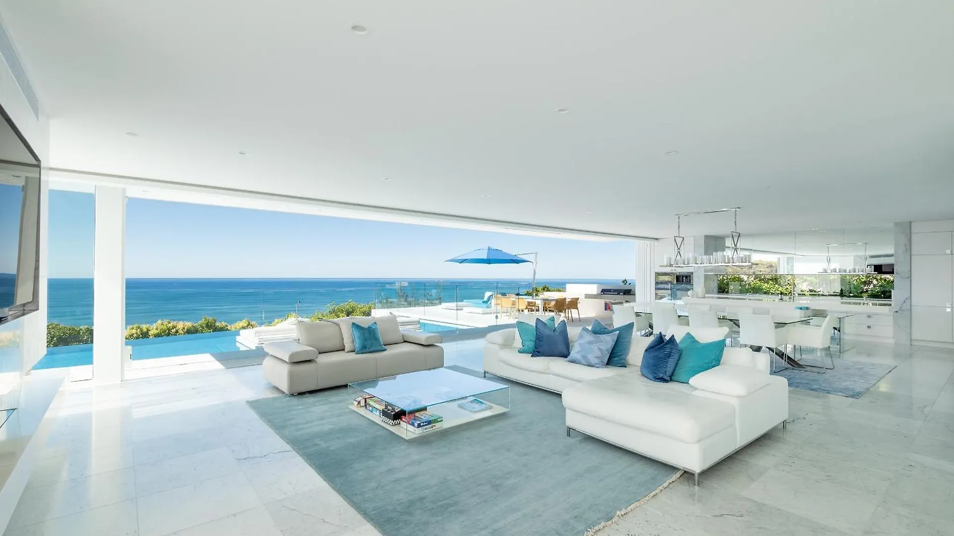 Azure Villa Sunshine Beach Holiday home