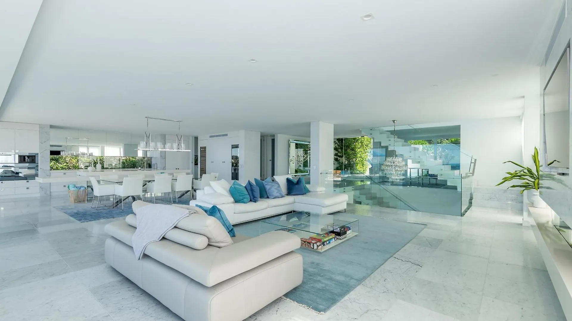 Azure Villa Sunshine Beach Holiday home